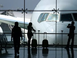 Российские путешественники начали сталкиваться с проблемами в европейских аэропортах
